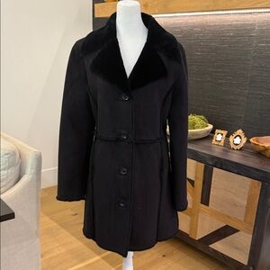 Elegant Black Women's Coat with cozy faux fur lining.  Warm coat. Women’s size S